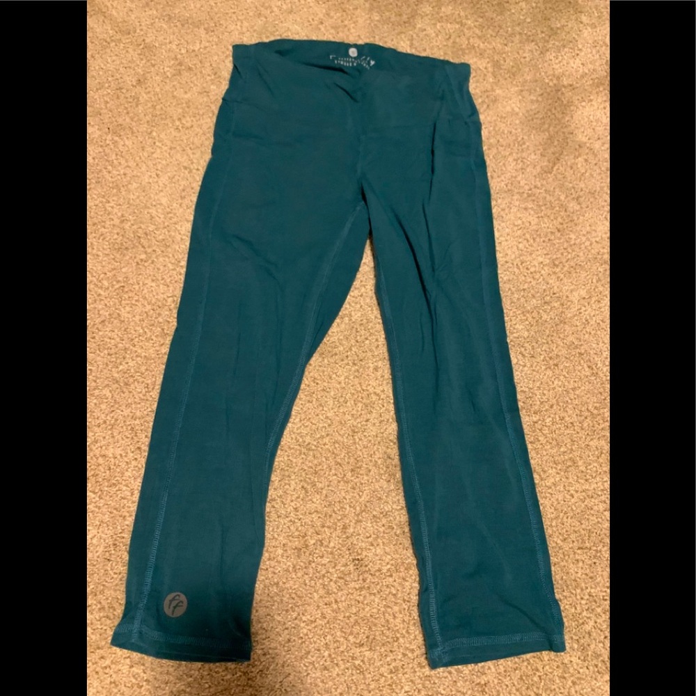 Cropped free fly women’s leggings